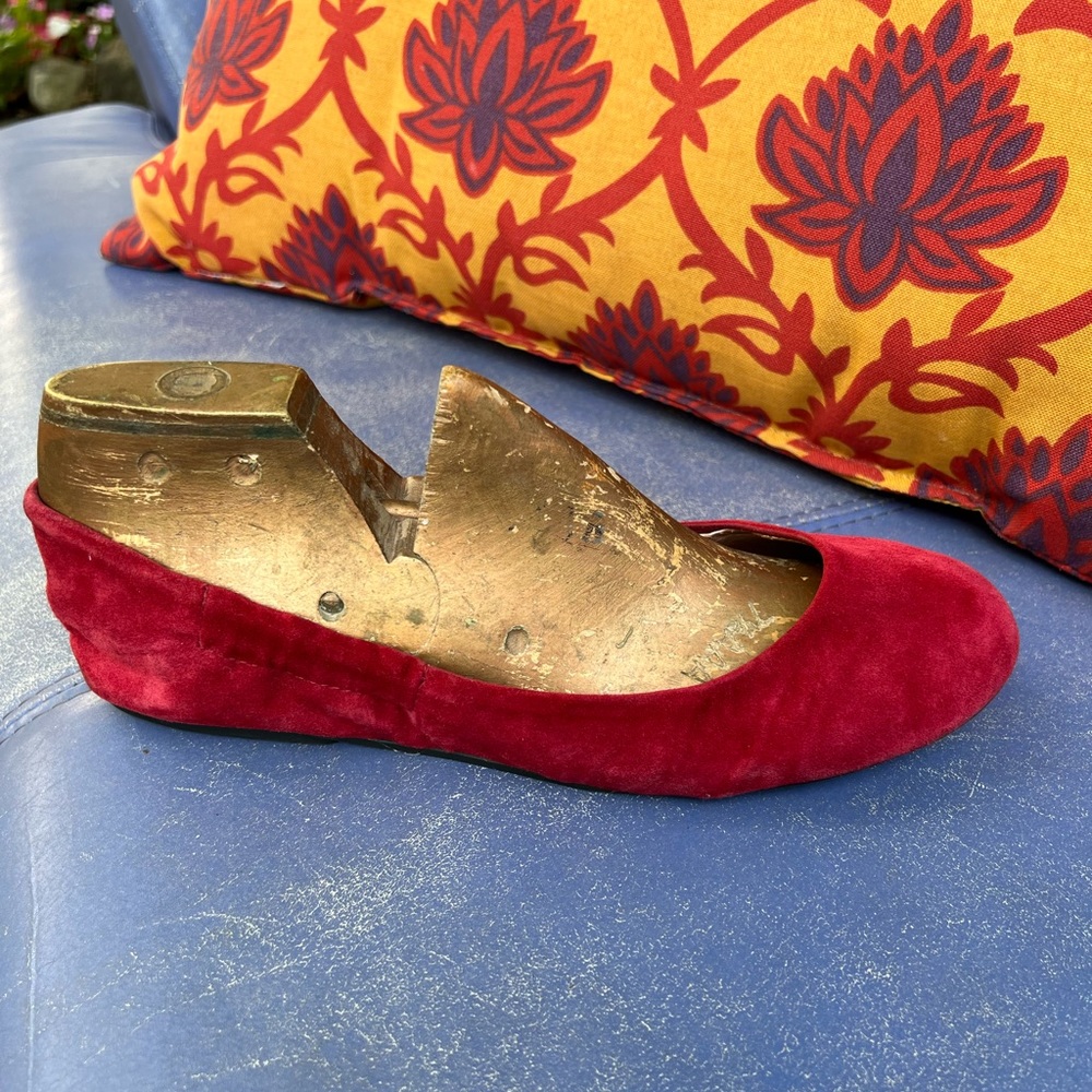 BCBG Paris Ballerina Flat, size 9.5